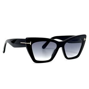 New, TOM FORD Wyatt Sunglasses TF871 01B Authentic
